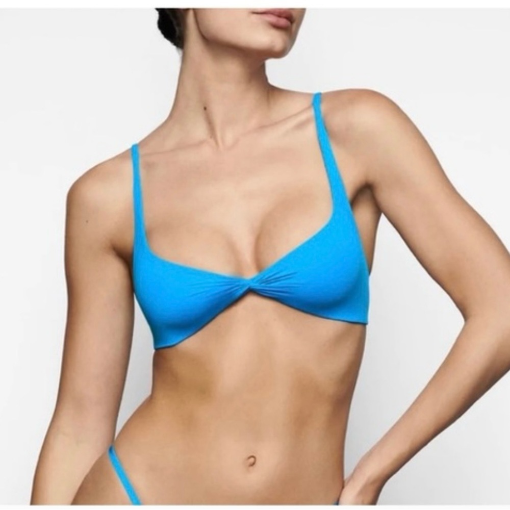 SKIMS Fits Everybody Skimpy Scoop Bralette & Everybody T String Thong in Mykonos